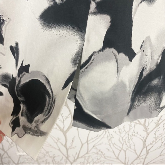 NEW YORK AND COMPANY Black White Gray Floral Print Mini Dress Stretch SIZE 6 - Picture 7 of 12